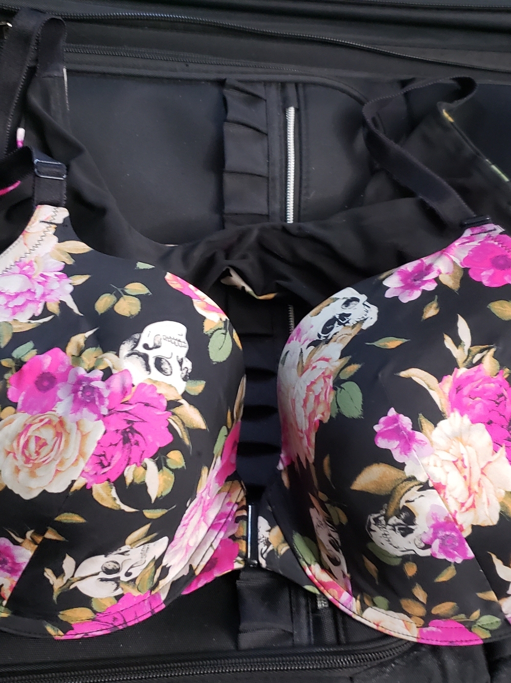 torrid Black Floral Print T-Shirt Bra with Pink & Cream Flowers Worn Once